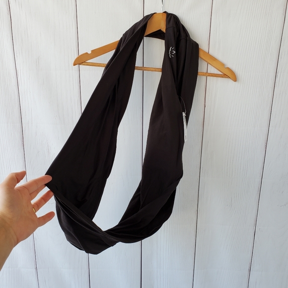 Beyond Yoga black Infinity scarf - Picture 5 of 13